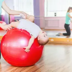 Gazy i napięcie mięśniowe u 4-miesięcznych dzieci: Porady 