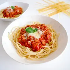 Jak przygotować dietetyczne spaghetti bez wyrzeczeń: przepis i kalorie