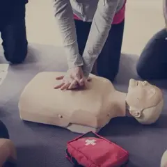 Co to jest pierwsza pomoc przedmedyczna i jak może uratować życie