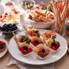 Najlepsze dania na 18 dla młodzieży: menu i przekąski na wyjątkową imprezę