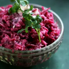 Pyszne bezglutenowe sałatki na imprezę: 10 prostych przepisów