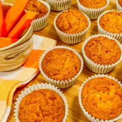 Pyszne muffinki marchewkowe bez cukru: Przepis na zdrowe słodkości