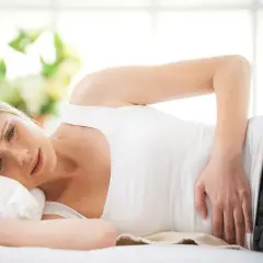 Dlaczego po stosunku boli brzuch? 5 częstych przyczyn i rozwiązania