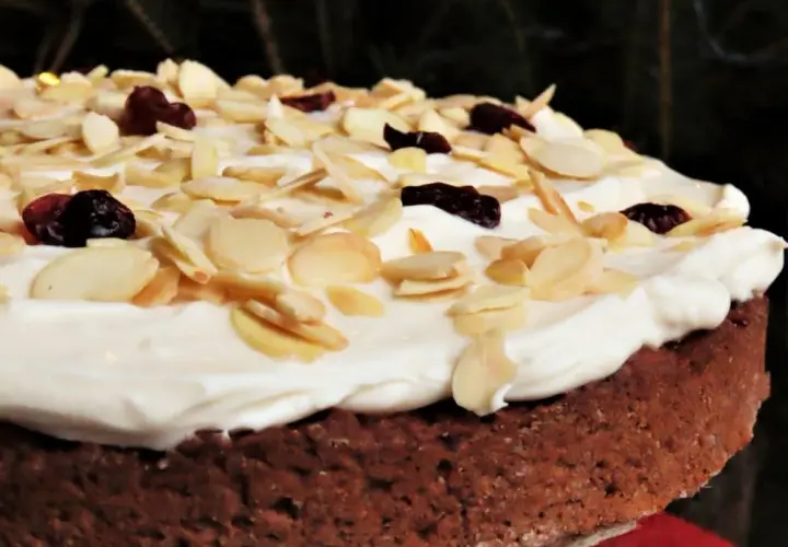 Proste ciasto z bananami i daktylami bez cukru: najlepszy przepis fit