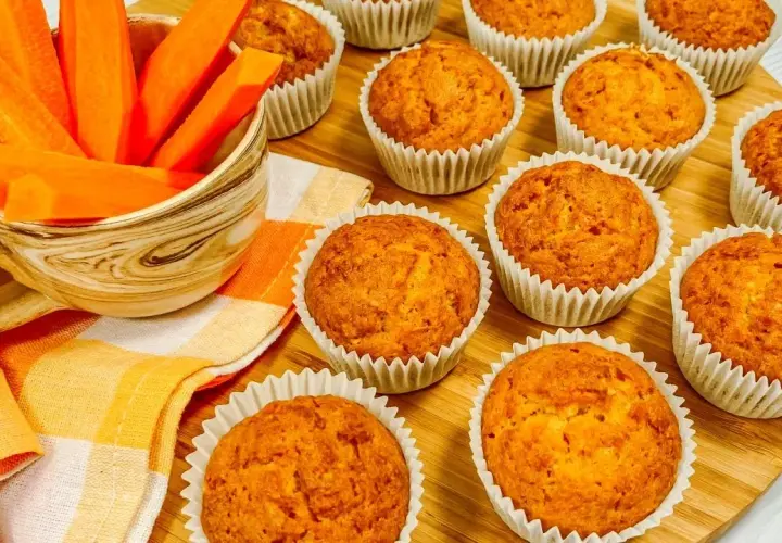 Pyszne muffinki marchewkowe bez cukru: Przepis na zdrowe słodkości
