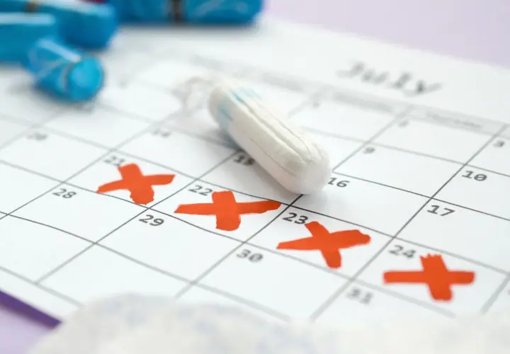 Przyczyny opóźnionego okresu: Co może oznaczać brak menstruacji?