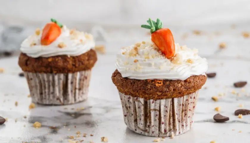 Dietetyczne muffinki marchewkowo-bananowe - przepis na fit smakołyk