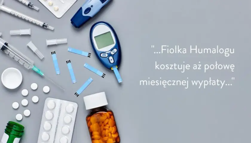 Medyczne akcesoria, glukometr, strzykawki, pigułki i cytat o tym, ile kosztuje badanie na cukrzycę.